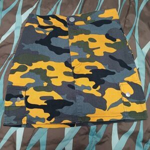 Forever  21  Denim Skirt  -    Size: 26 waist         (0860)